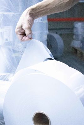 좋은 가격 진주 필름 자체 접착 스티커 종이 롤 온라인으로